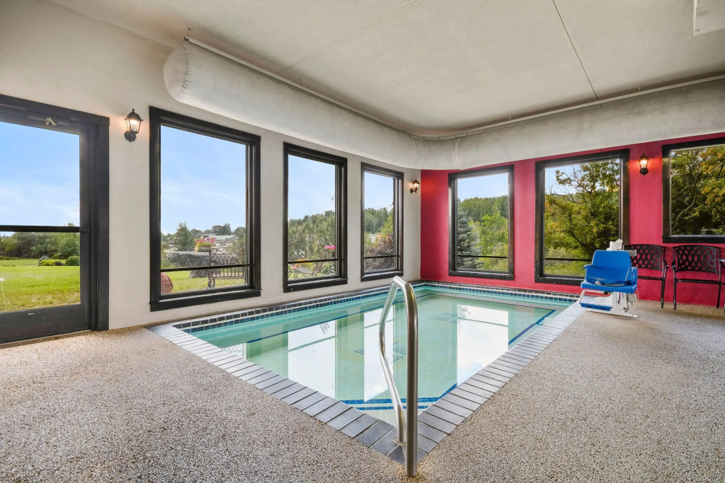 Super 8 by Wyndham Eveleth
