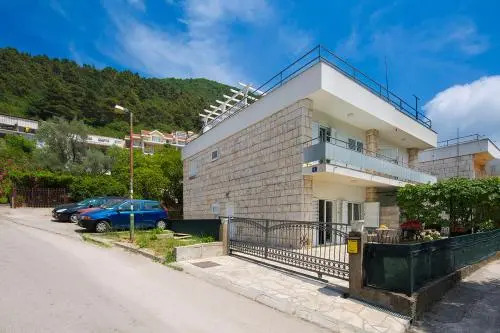 Villa Latina 2
