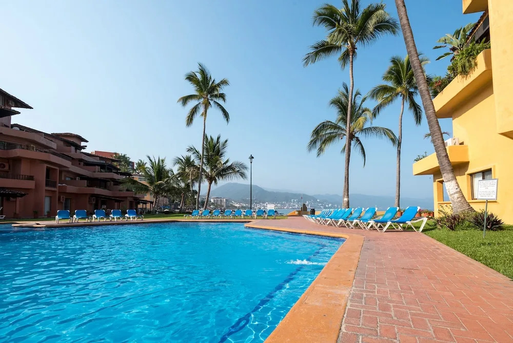 Villa Facing the Beach in a Large Terrace 7 Pools, Tennis Courts, 247 Security