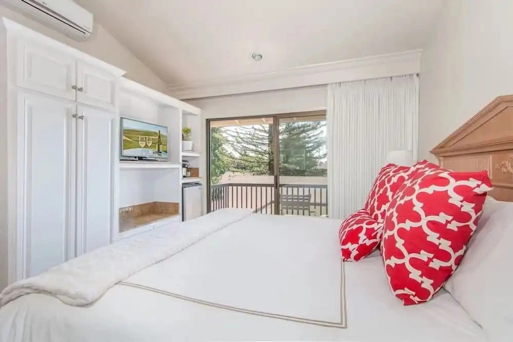 2BR Near Wineries Golf Course View Parking