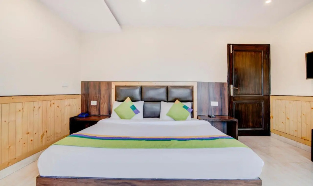 Itsy Hotels Avantika With Forest View