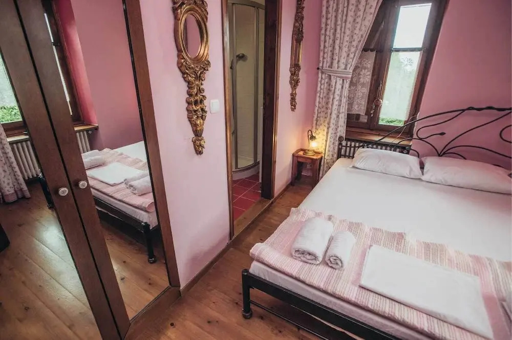 Ellis Full Guest House