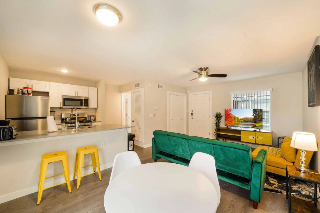 Stylish 1BR Near UT Mueller Evonify