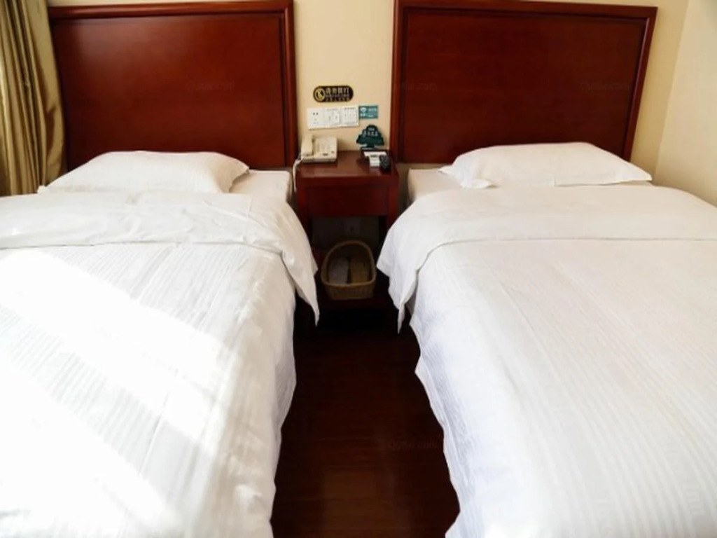 GreenTree Inn JiangSu WuXi BinHu HuiHe Road XiHui Garden Express Hotel