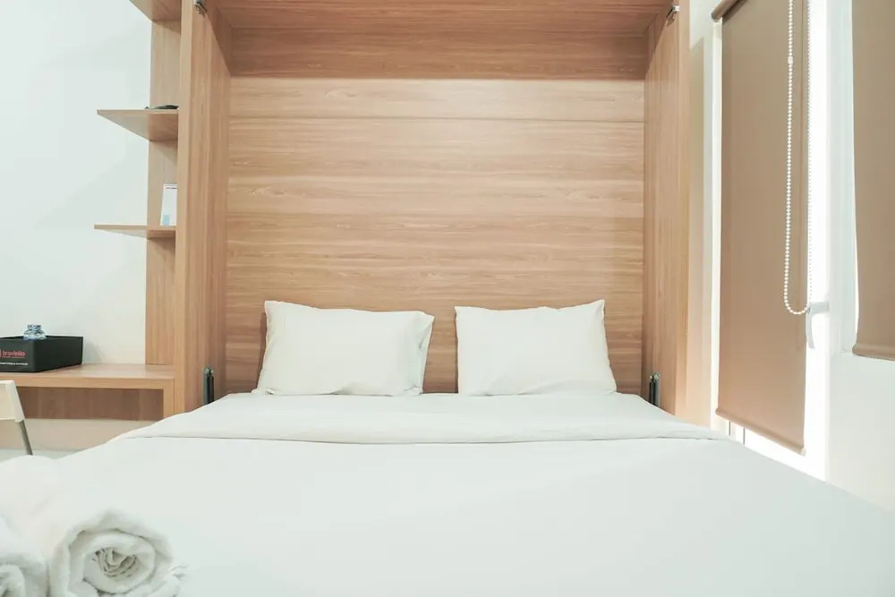 Lovely and Strategic Studio at Green Pramuka Apartment