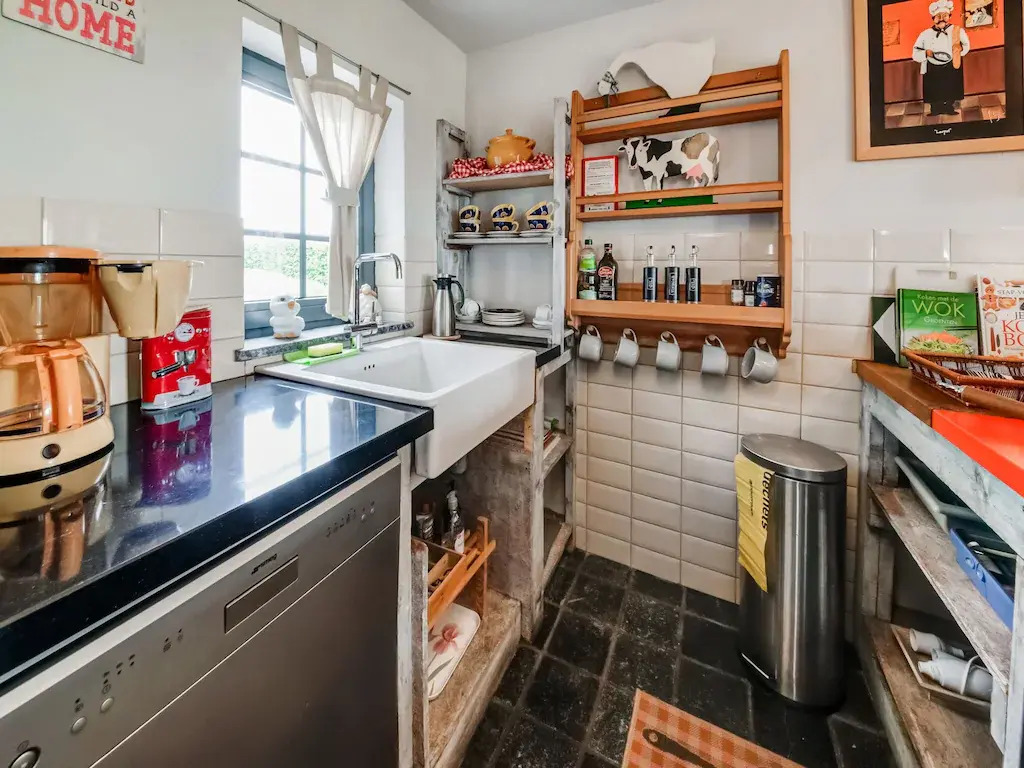 Tranquil Holiday Home in Mont with bubble bath, Terrace, Garden
