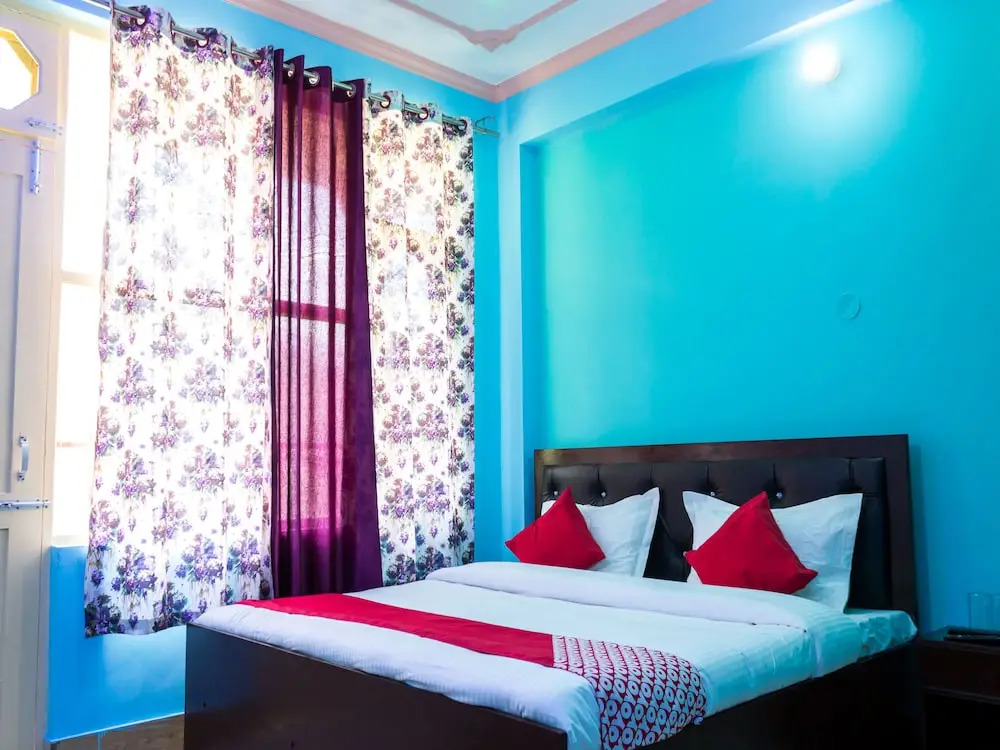 OYO 13829 Home Cozy Hill View Plaza McLoad Ganj