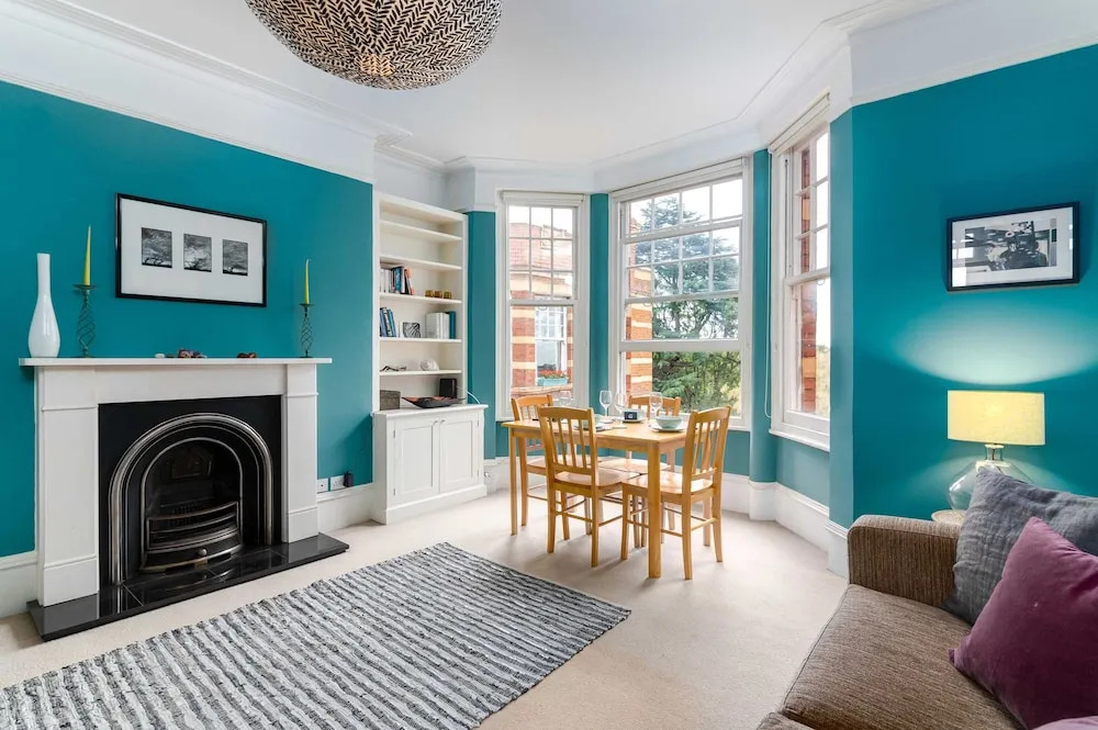 Bright and Elegant Chiswick Apartment