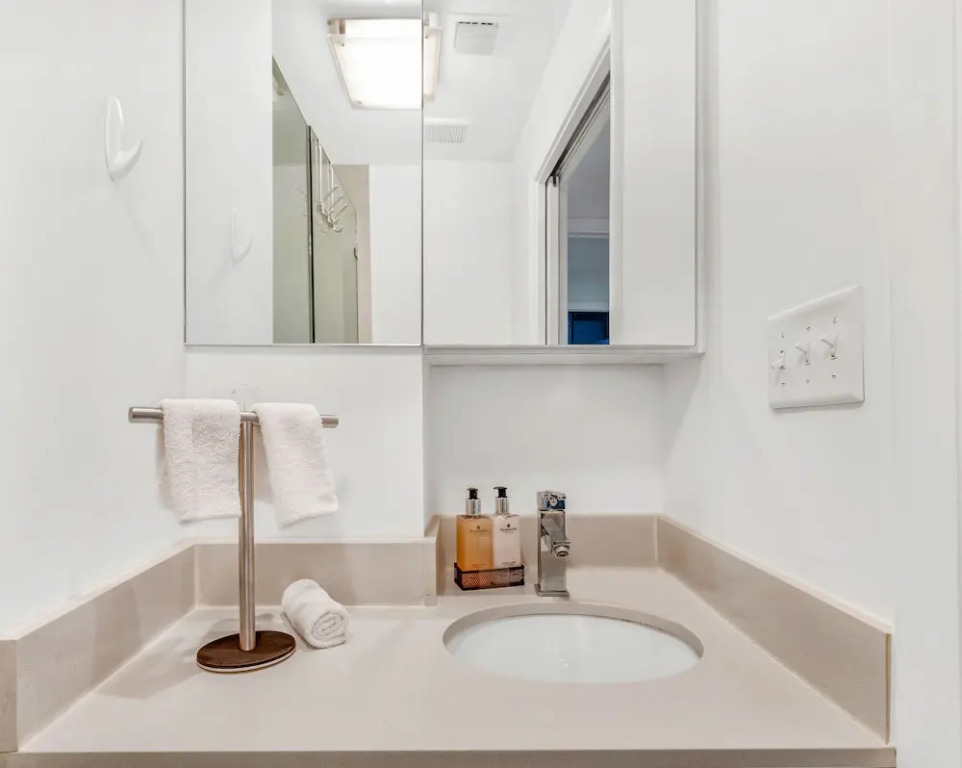 Modern 2-BD Condo in the Heart of Miami