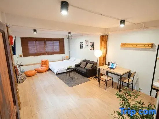 Dec Room at Shine Haus BangSue03