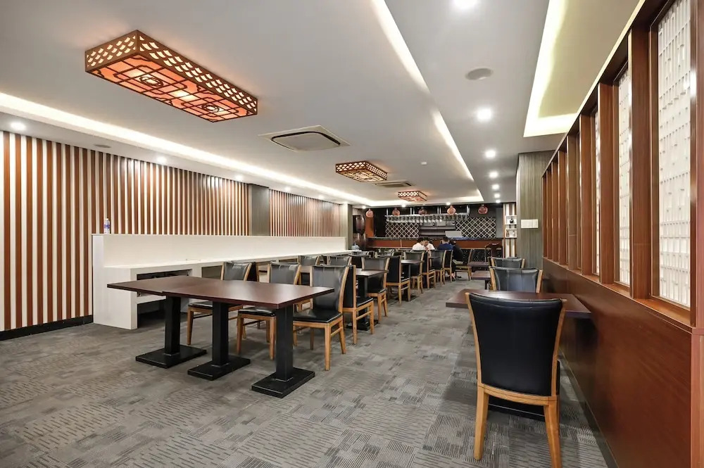 Sunshine Airport Hotel