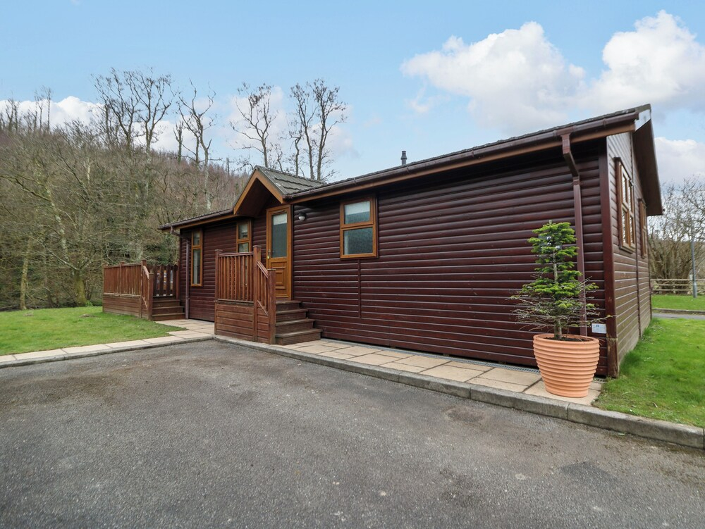 2 Riverside Lodge