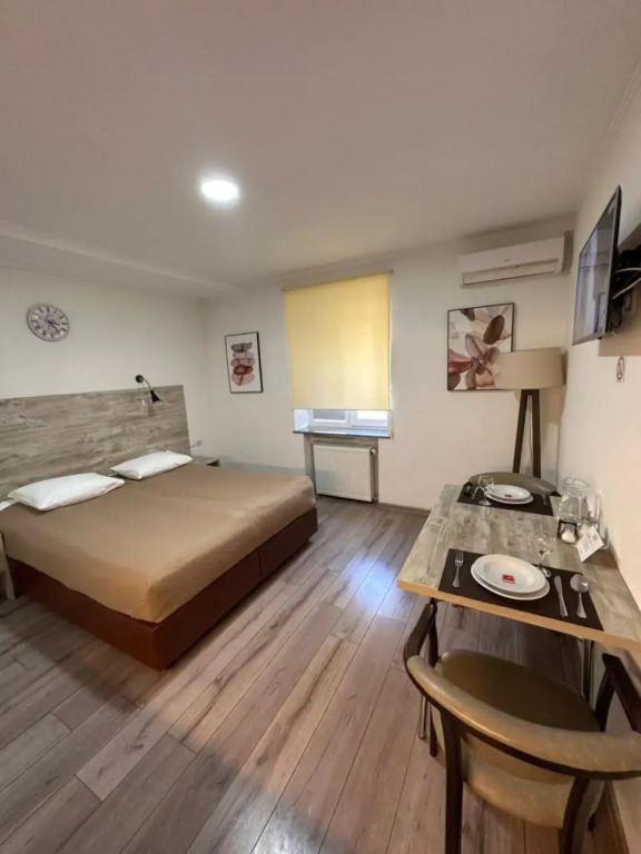 Stone City Apartment in Park Zone