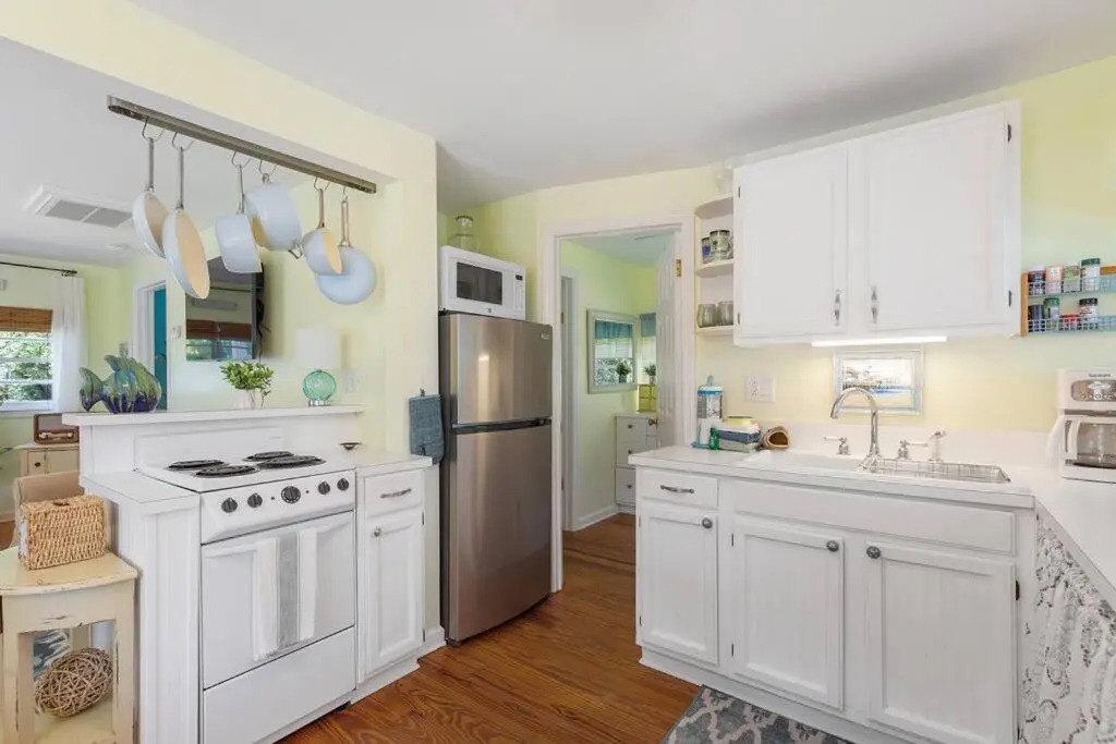 817 E Ashely Ave Pleasant Breeze