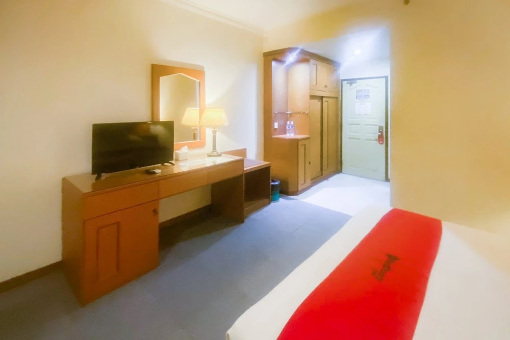 RedDoorz Plus at Plaza Hotel Tanjung Pinang