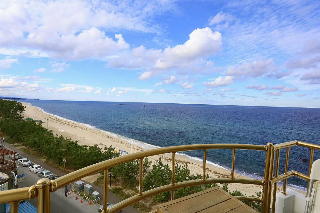Gyeongpo Emerald Beach Hotel