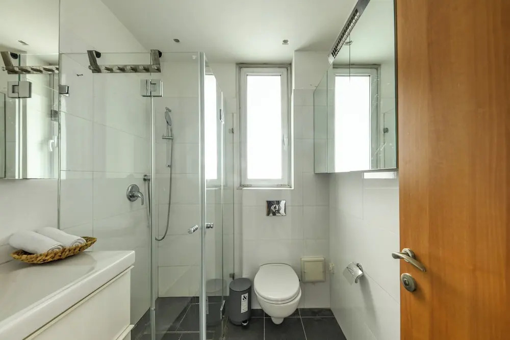 High end 2 BR w panoramic City view