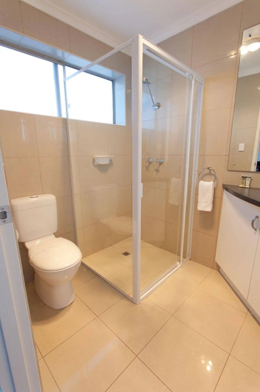 Bay 10 - Suites and Apartments