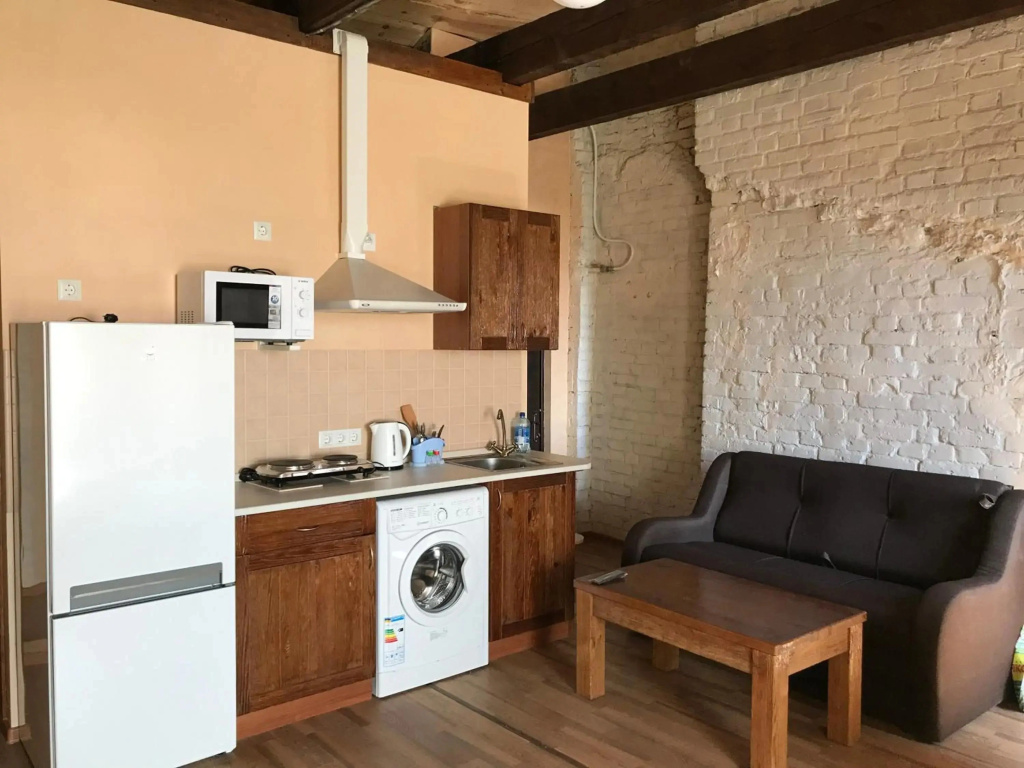Two-floor apartments and studio 2-х этажные апартаменты и студия в самом центре
