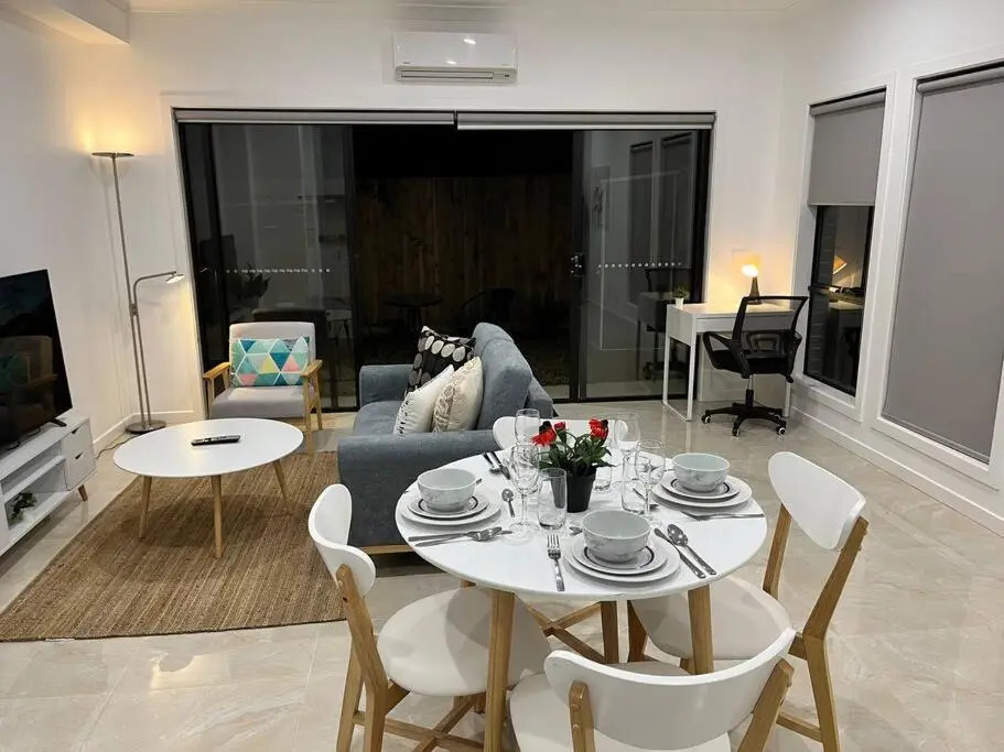 Brand New Modern 2 BR Guesthouse at Airport!