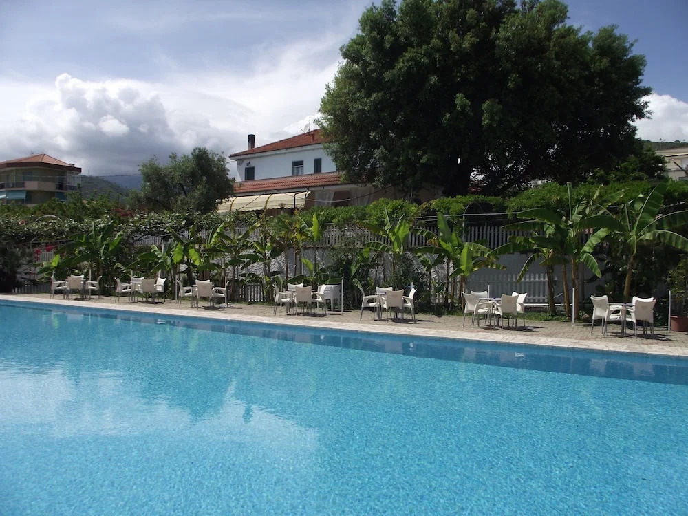 Apartments with Terrace or Balcony Overlooking the Sea