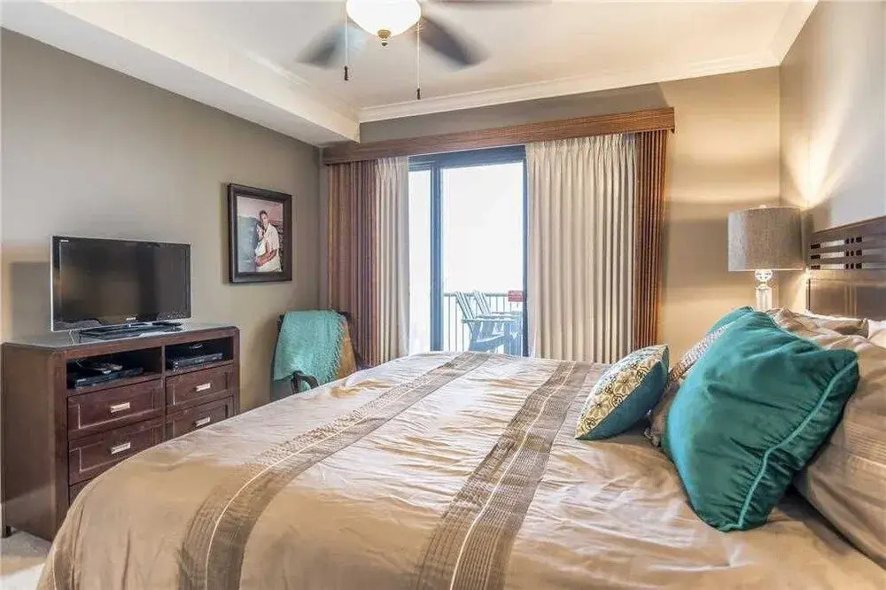 Grand Pointe 605 - 3 Br home by RedAwning