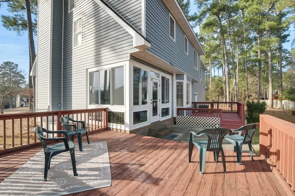 Lovely Fayetteville Home: Deck & Fireplace!