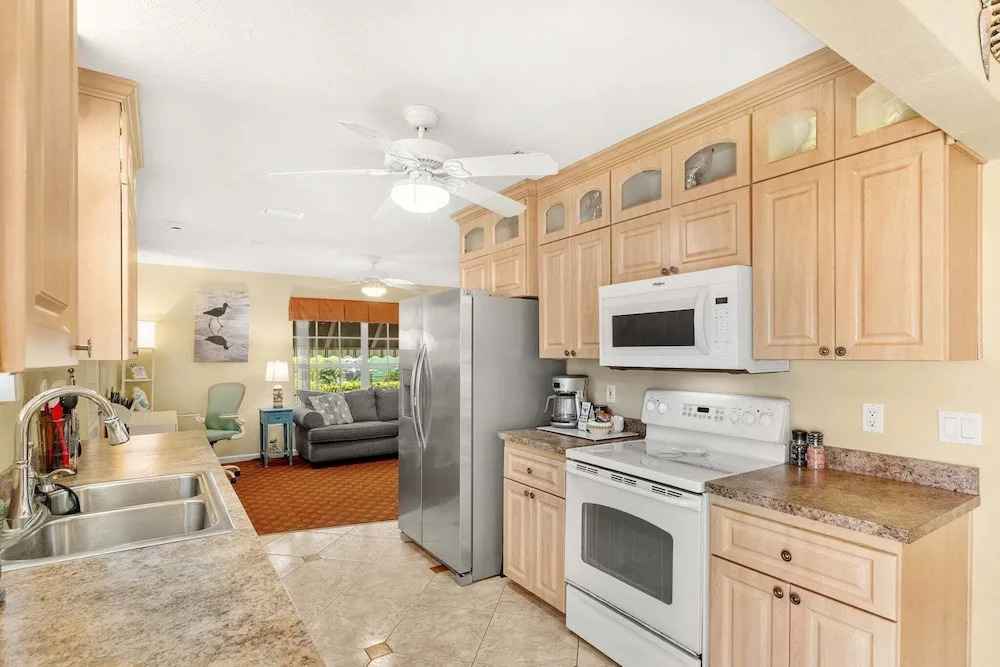 253 Palm Ln