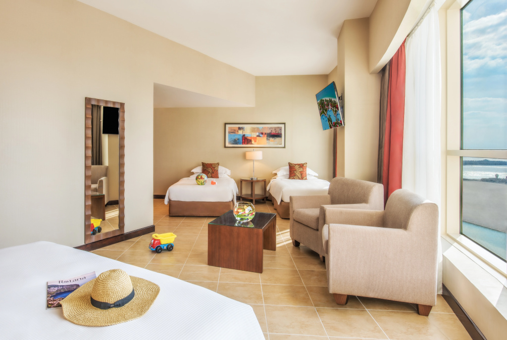 Отель Khalidiya Palace Rayhaan by Rotana