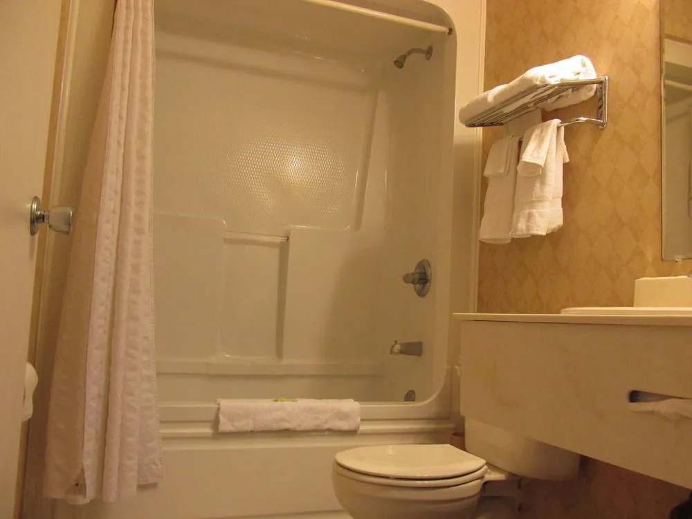 Travelodge by Wyndham Amherst