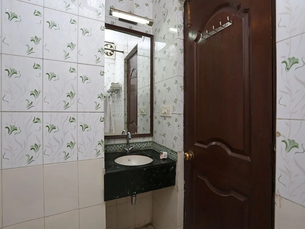 OYO 1879 Hotel Imperial Inn