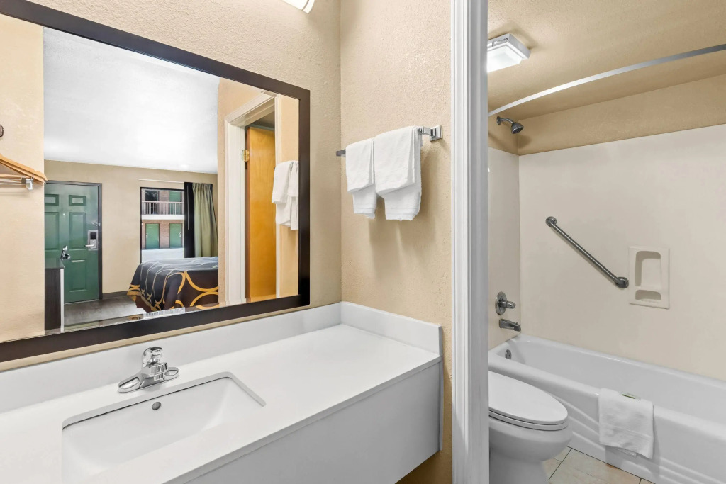 Super 8 by Wyndham Acworth/Atlanta Area