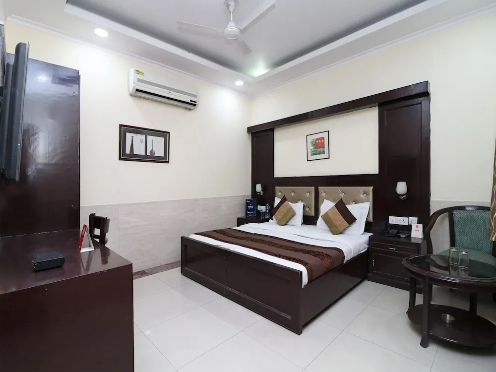 OYO 377 Hotel Excellent
