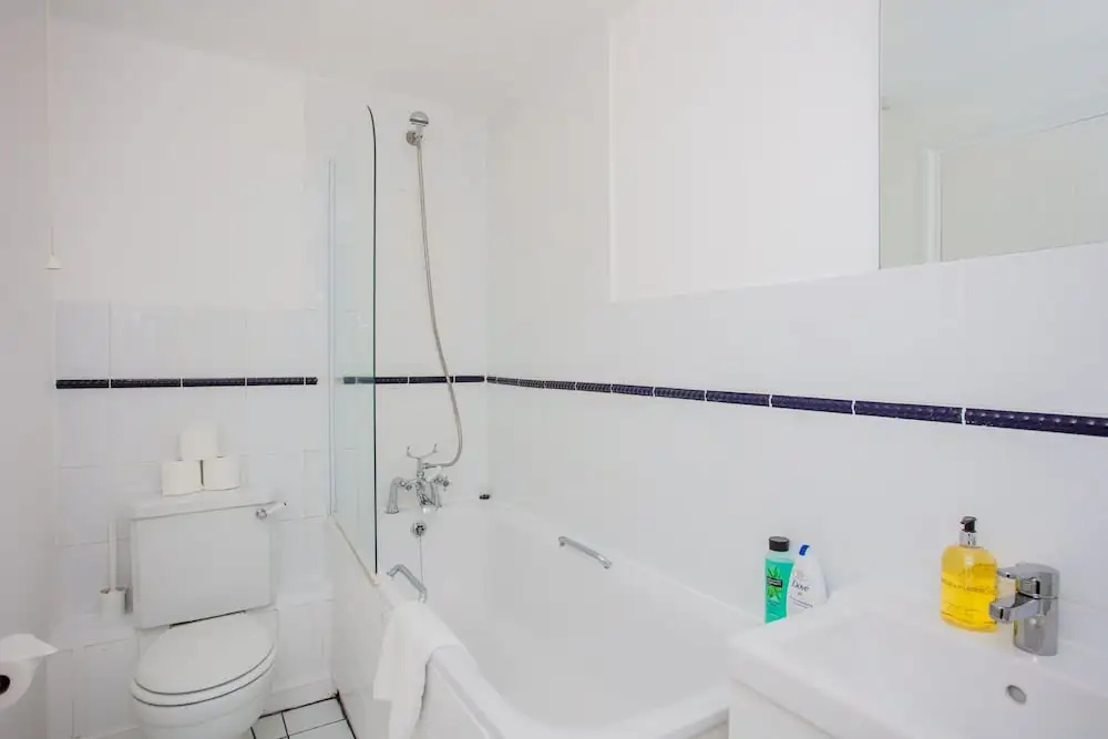 2 Bedroom Flat In East London