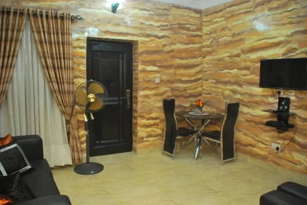 Tobby Royal Suites