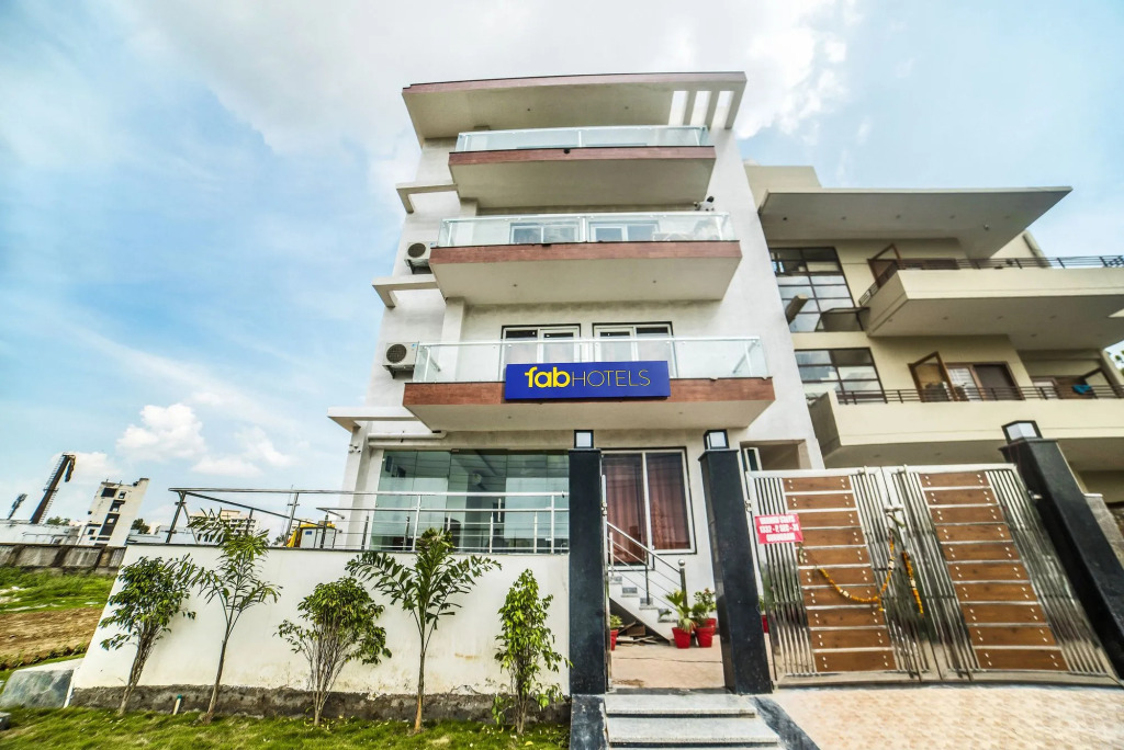 FabHotel NStay 32
