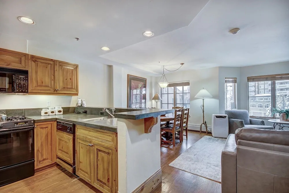 1BR Plus Den, Heart of Beaver Creek Village