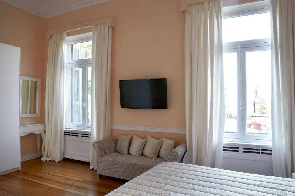 The White House in Plaka by JJ Hospitality