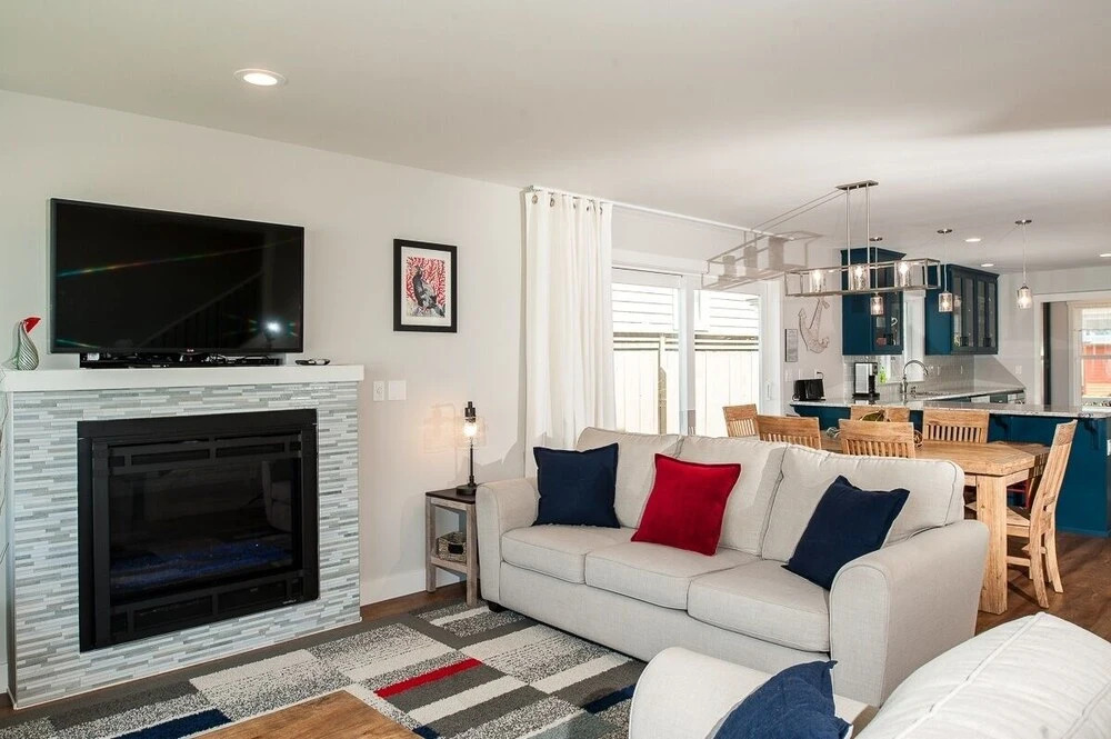 Beach Time 3 Br Home by RedAwning