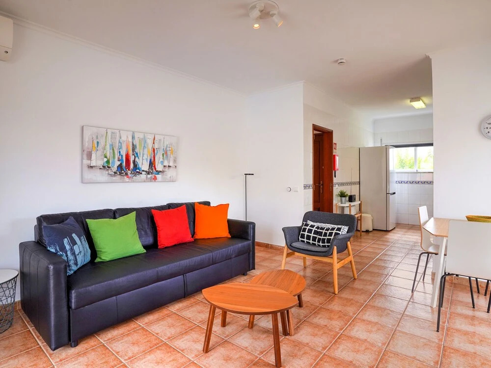 Excellent one Bedroom Apartment in Meia Praia, With Communal Pool