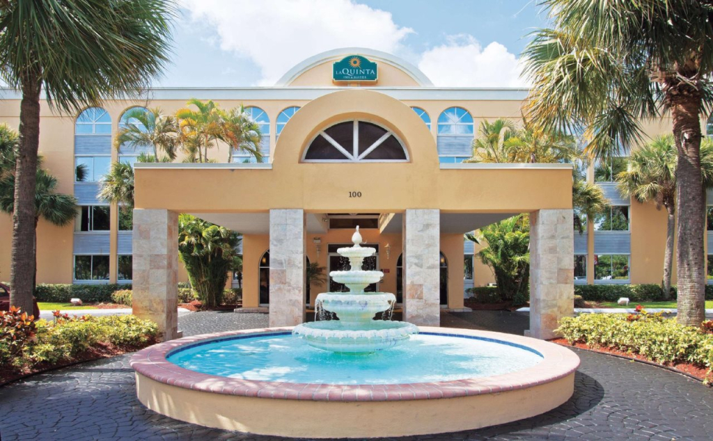 La Quinta I-95 Deerfield Beach - Next to The Home Depot & Behind The Wawa