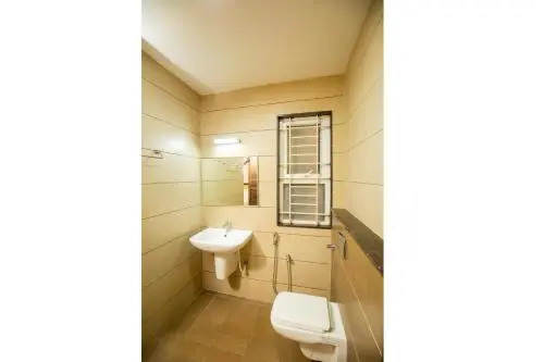 Ponnis Hotel
