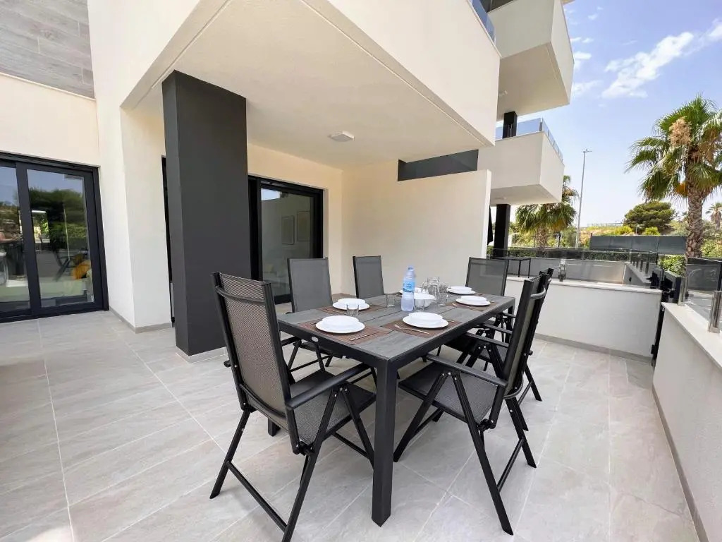 Modern Two Bedroom Ground Floor Apartment Duly7