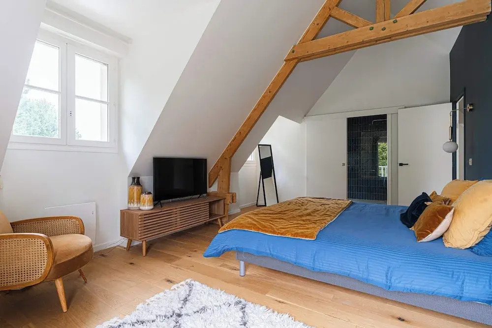 Stunning House With Swimming Pool and Padel Court