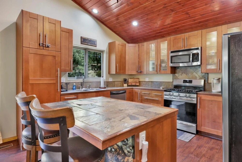 Top Notch Lodge #2056 by Big Bear Vacations