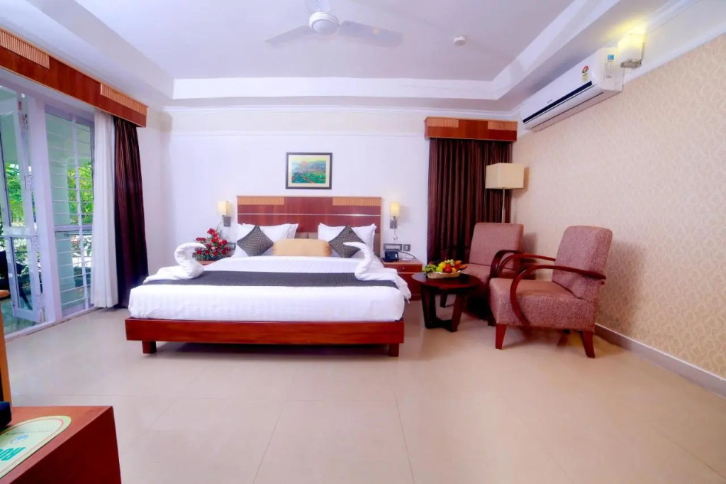 Contour Backwaters Hotel Resort & Convention Centre