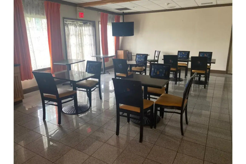 Howard Johnson by Wyndham Hattiesburg