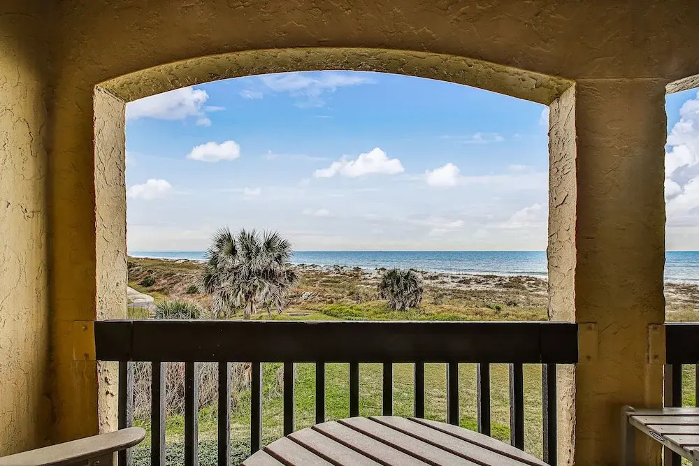 Dog-friendly Oceanfront Townhouse With Covered Balcony, Views, Pool & AC