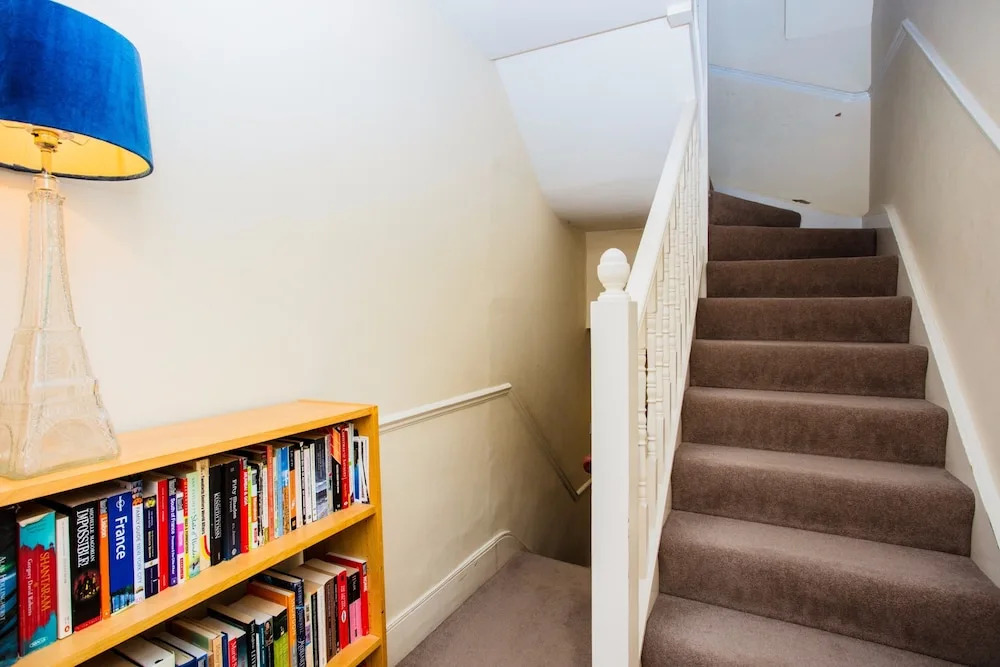 5 Bedroom Home in West London