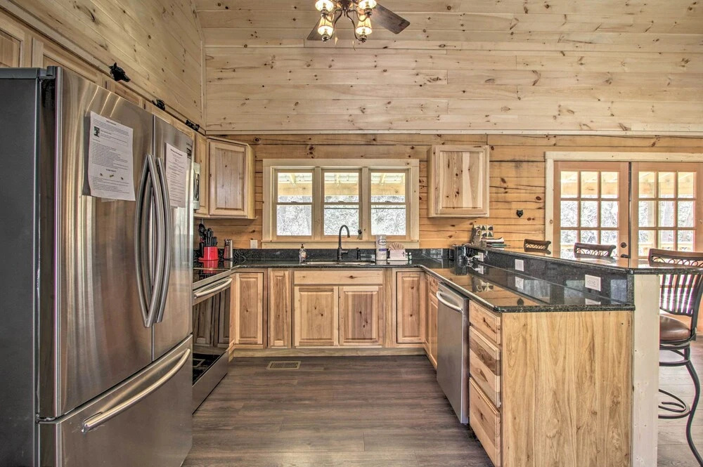 'the Phoenix' Cabin w/ Hot Tub in Gatlinburg!